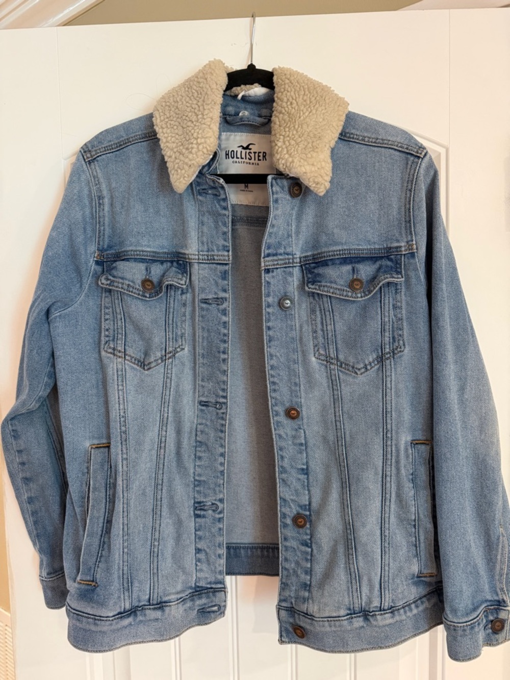Hollister Women’s Oversized Light Blue Denim Jacket with removable Sherpa Collar